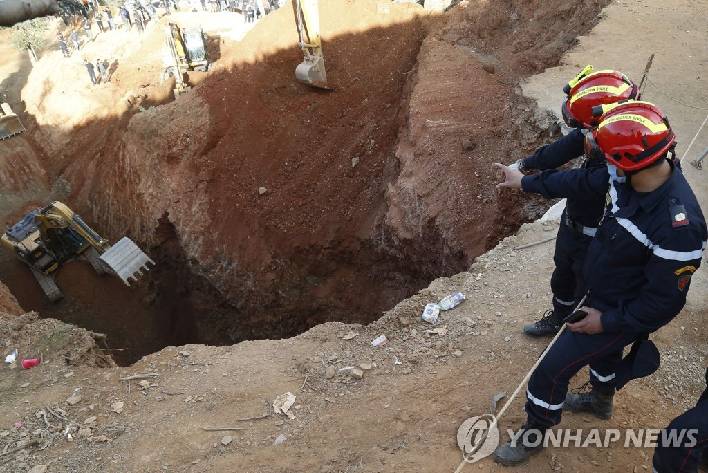 ′32m 우물에 빠진 5살 아이를 구하라′모로코 총력 구조 연합뉴스 5837