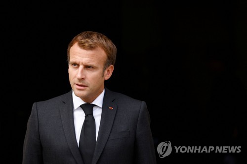 대선 두달 앞둔 프랑스…선두주자 마크롱은 외교에 집중