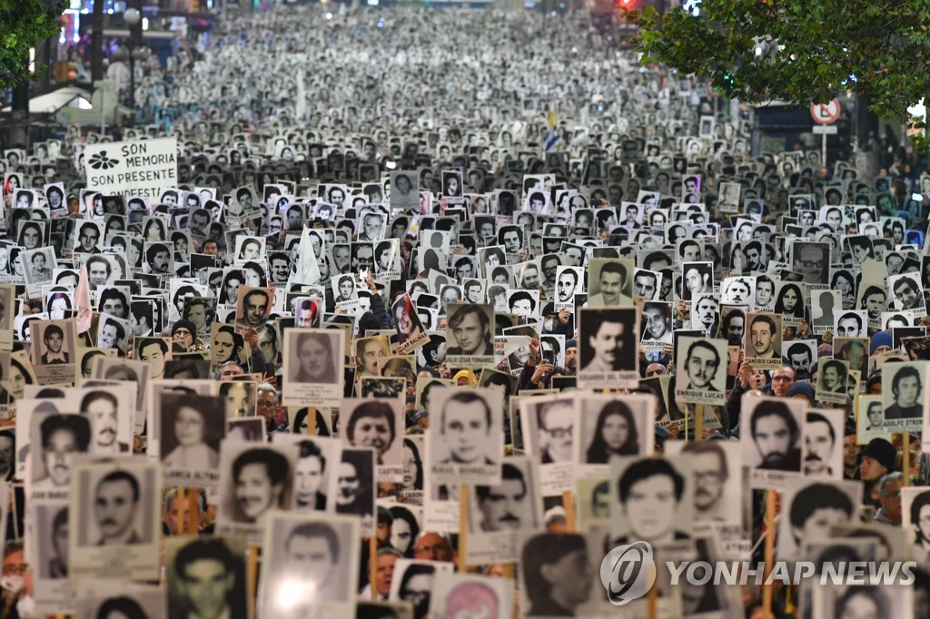 '침묵의 행진'…우루과이 군사독재 시절 실종자 추모 집회 