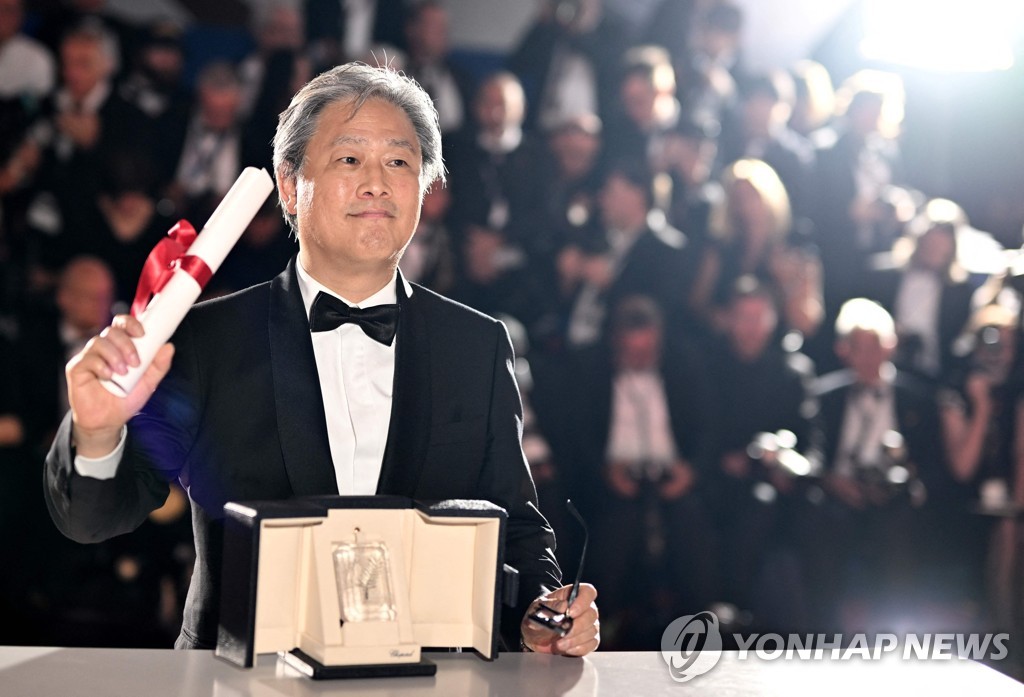 (3rd LD) Park Chan-wook wins Best Director, Song Kang-ho gets Best Actor at Cannes