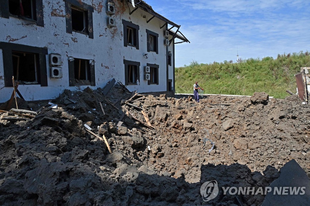 러시아의 폭격을 받은 우크라이나 마을