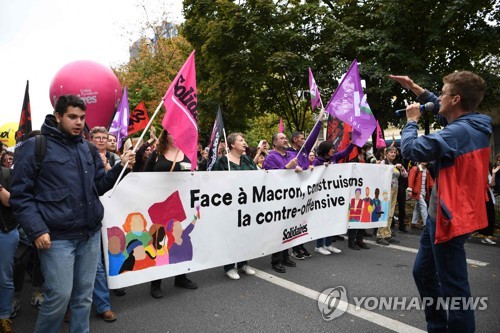 프랑스 정유소 이어 대중교통도 하루 파업…커지는 노동계 불만