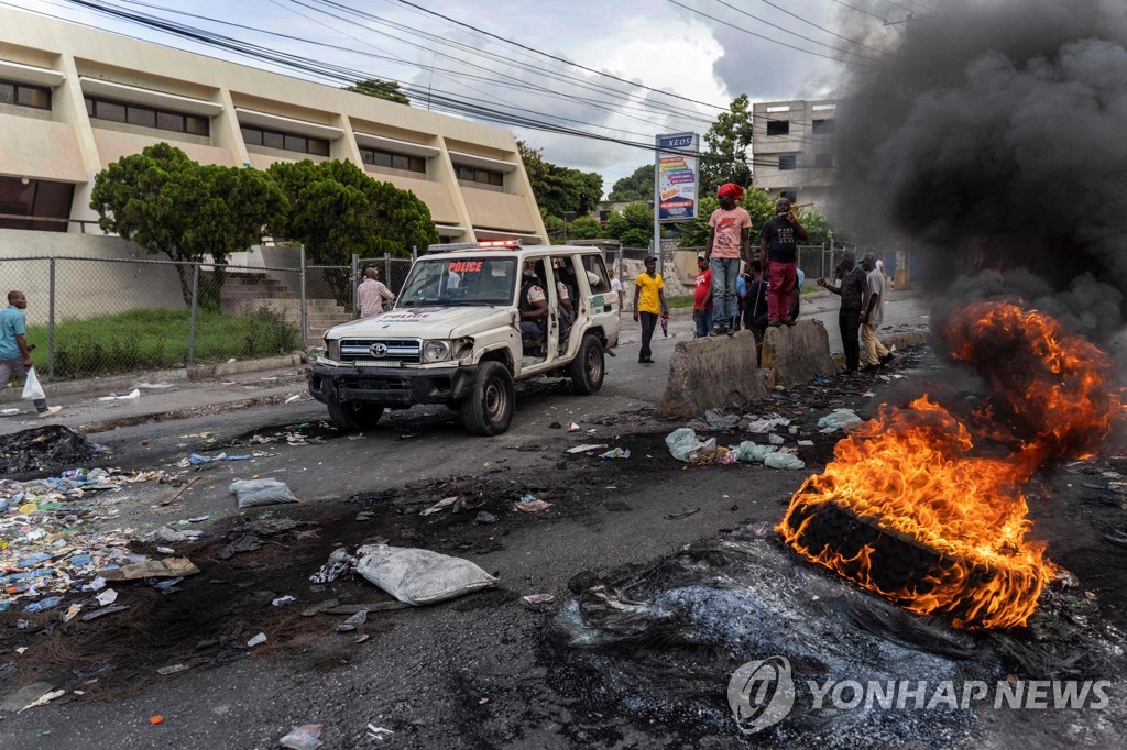 전쟁터 같은 아이티 포르토프랭스 거리