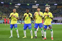 [월드컵] 맨유 출신 킨 "댄스 경연 대회냐…브라질 세리머니 무례하다"