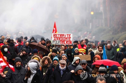 프랑스 연금개혁 반대 3차 시위…교통·에너지·교원 부문 파업