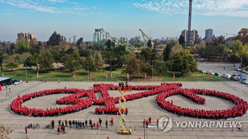 '수천명 집합'…산티아고 '세계에서 가장 큰 자전거' 기네스 도전
