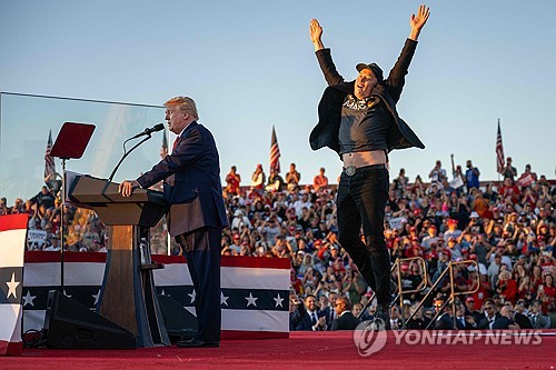 '머스크 효과'에 우주항공株 급등…AP위성 등 상한가