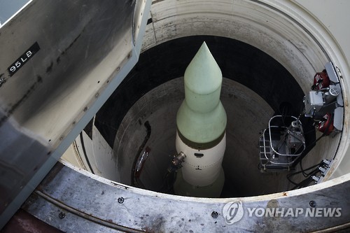 "바이든, '핵위협에만 핵사용' 공약 폐기"…동맹에 핵우산 강화