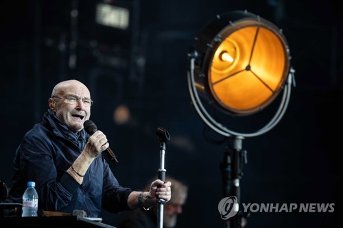 2019년 네덜란드에서 공연 중인 필 콜린스