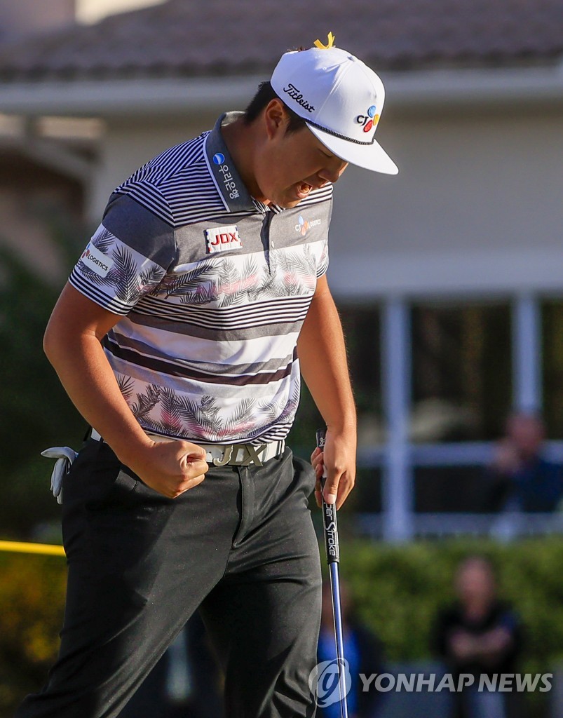 In this EPA photo, Im Sung-jae of South Korea reacts to a putt during the final round of the Honda Classic at PGA National Resort and Spa Champion Course in Palm Beach Gardens, Florida, on March 1, 2020. (Yonhap)