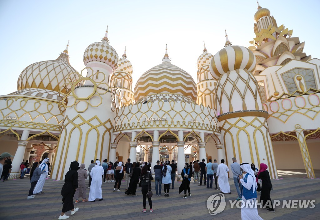 지난해 10월 두바이 찾은 관광객들