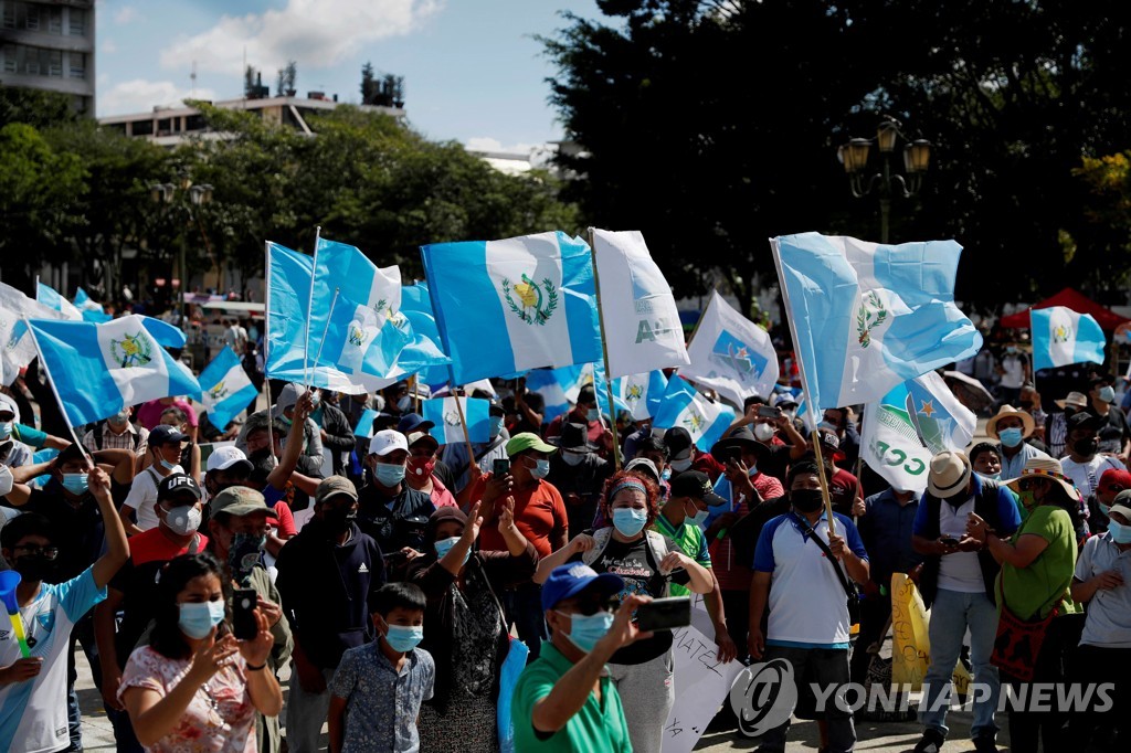 지난해 8월 산도발 검사 해임에 반발한 과테말라 반정부 시위