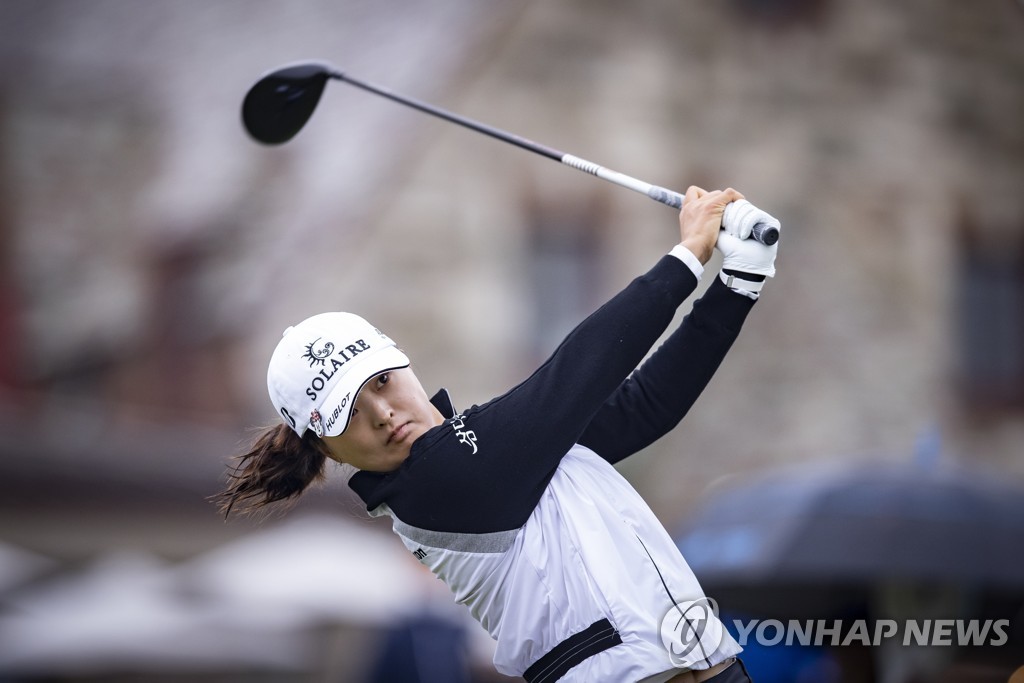 In this EPA photo, Ko Jin-young of South Korea hits her tee shot on the first hole during the final round of the Cognizant Founders Cup at Mountain Ridge Country Club in West Caldwell, New Jersey, on Oct. 10, 2021. (Yonhap)