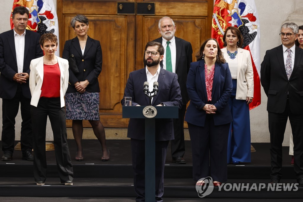 내각 개편안 발표하는 가브리엘 보리치 칠레 대통령