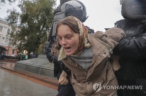 "우리는 총알받이 아냐"…러 동원령 반대시위 또 수백명 구금