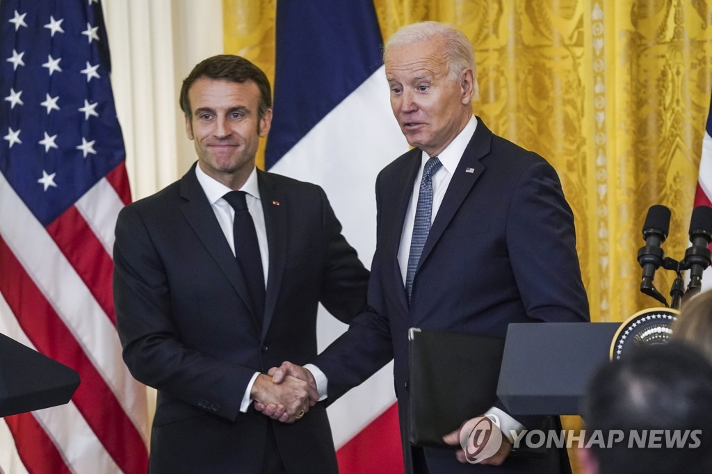 Macron et Biden condamnent les tests de missiles balistiques du Nord