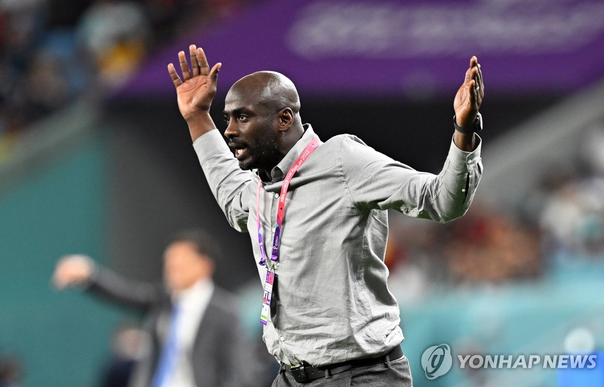 오토 아도 가나 감독