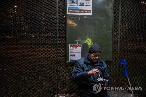 프랑스, 올림픽 앞두고 파리 '청소'…노숙인들 "어디로 가라고"