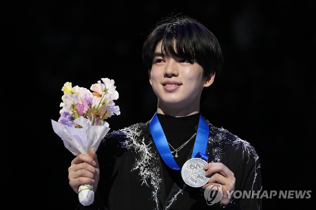 In this EPA photo, Cha Jun-hwan of South Korea poses with his silver medal won in the men's singles at the International Skating Union World Figure Skating Championships at Saitama Super Arena in Saitama, Japan, on March 25, 2023. (Yonhap)