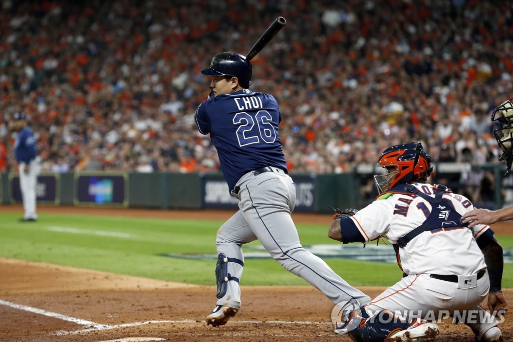 Ji-Man Choi of the Tampa Bay Rays warms up before the game against