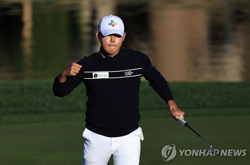 In this Getty Images file photo from Jan. 24, 2021, Kim Si-woo of South Korea celebrates his birdie at the 17th hole during the final round of the American Express tournament on the Stadium Course at PGA West in La Quinta, California. (Yonhap)