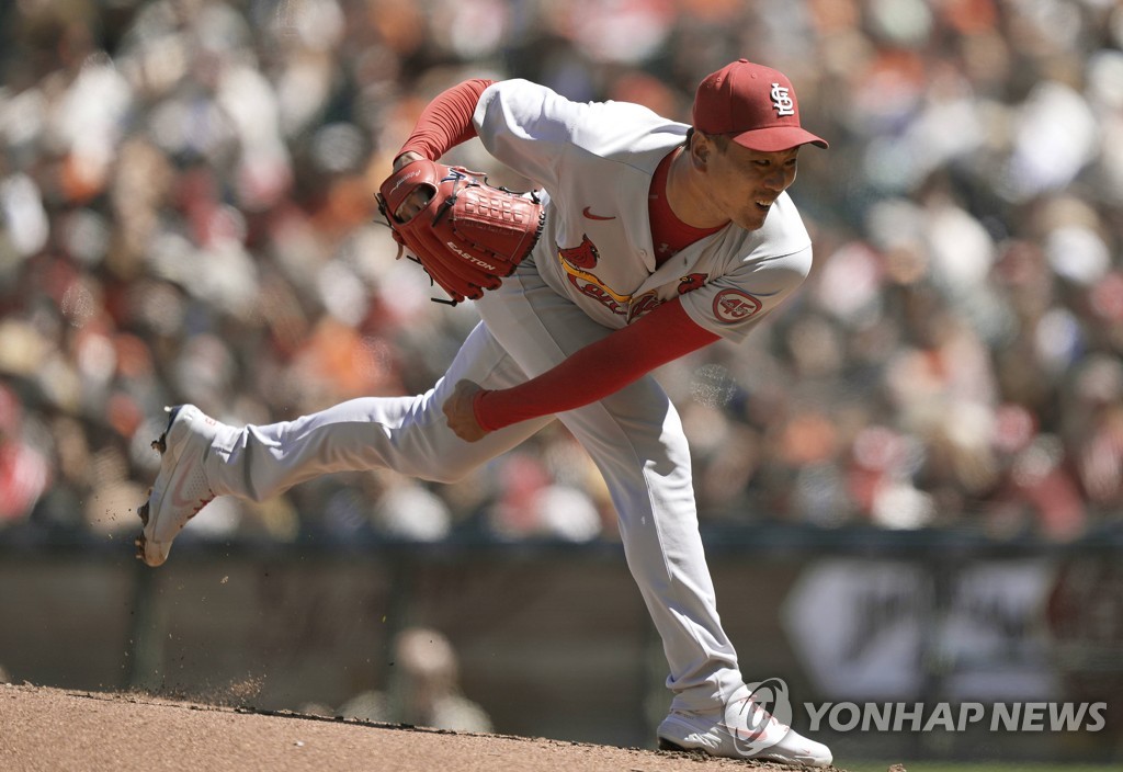 Kim pitches Cardinals past Giants, St. Louis gets to Gausman