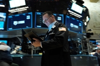 NYSE 입회장에 트레이더의 모습