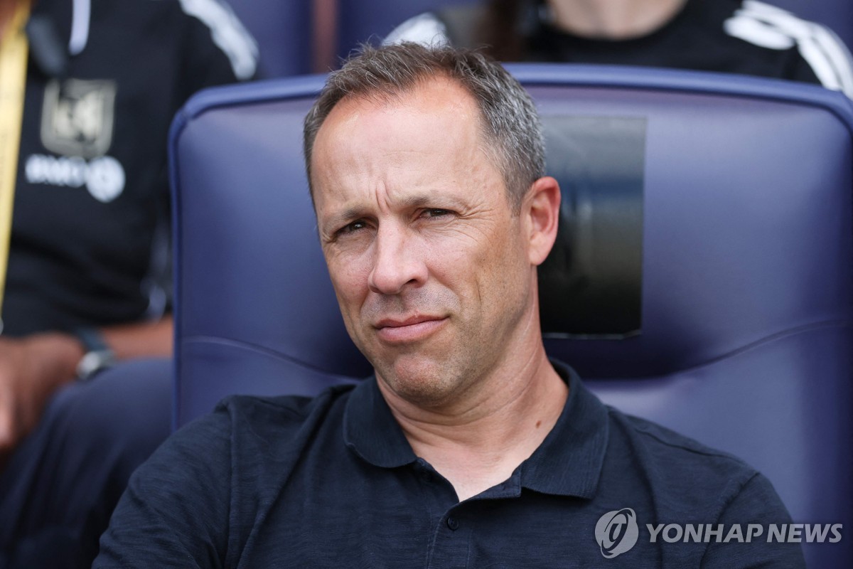 LAFC의 스티브 체룬돌로 감독