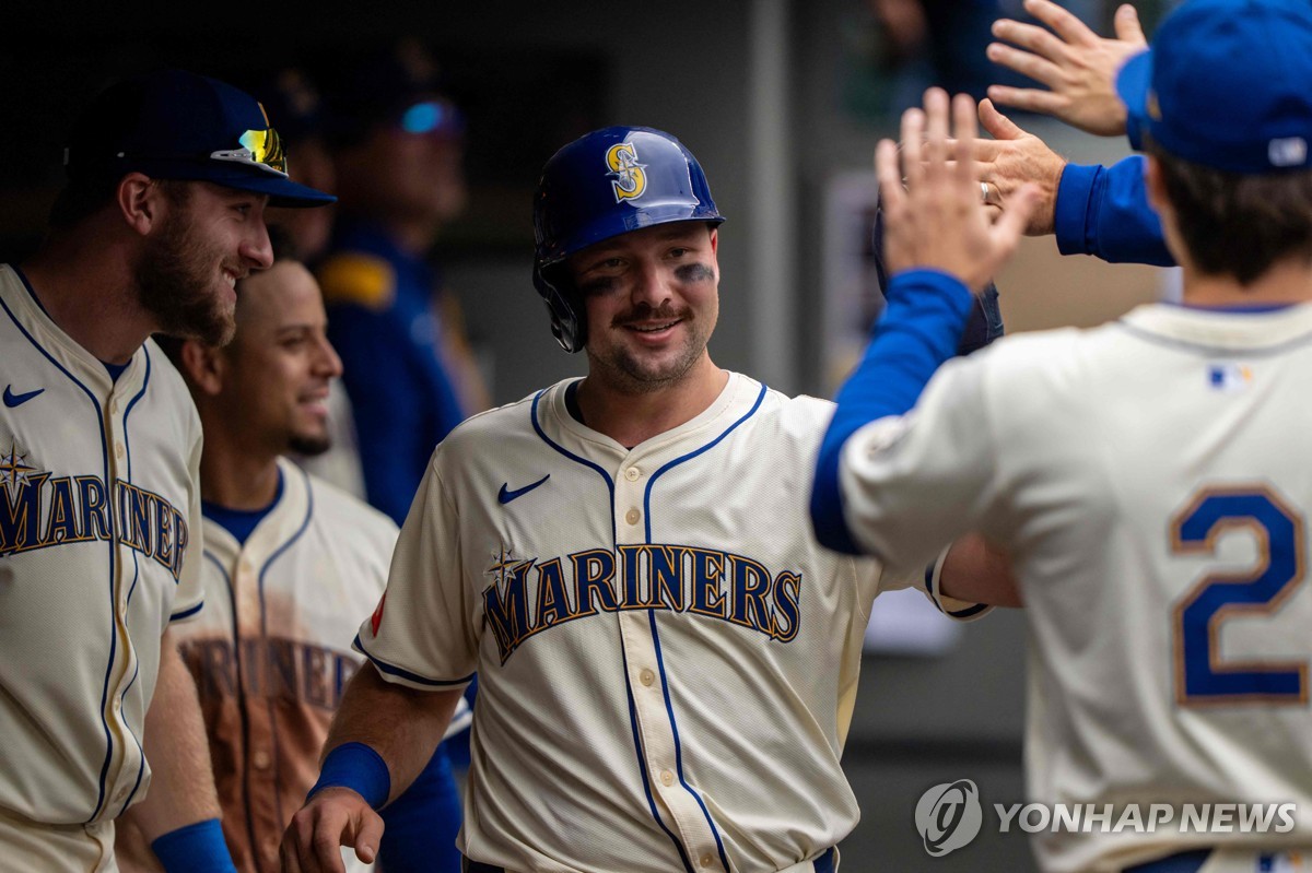 시애틀 롤리, 54호 홈런…'MLB 스위치 타자 최다 홈런' 타이기록