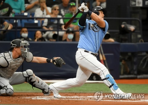 Rays' infielder Choi Ji-man leaves for US to rejoin club