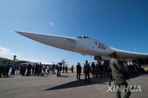 러시아 "전략폭격기 Tu-160, 카리브해 상공 10시간 비행"