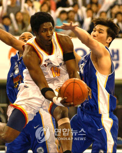 2001-2002시즌 챔피언결정전 동양-SK 경기 모습. 