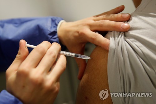 백신 놓는 시늉만?…페루서 '빈 주사기' 사용 의혹 잇따라