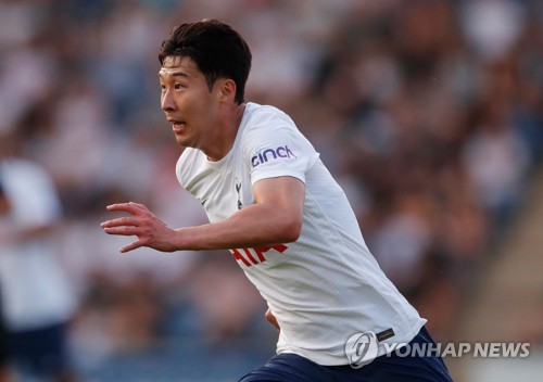 Tottenham Hotspur Soccer Player Son Heung-min Doc Sets  Debut