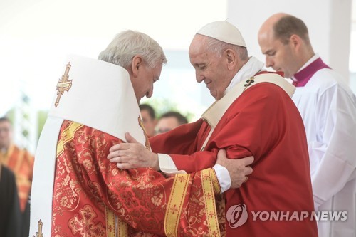 지난 14일(현지시간) 슬로바키아 방문 당시의 프란치스코 교황. [로이터=연합뉴스]
