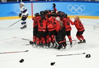 -올림픽- '평창 설욕' 캐나다 여자 아이스하키, 미국 꺾고 금메달 탈환