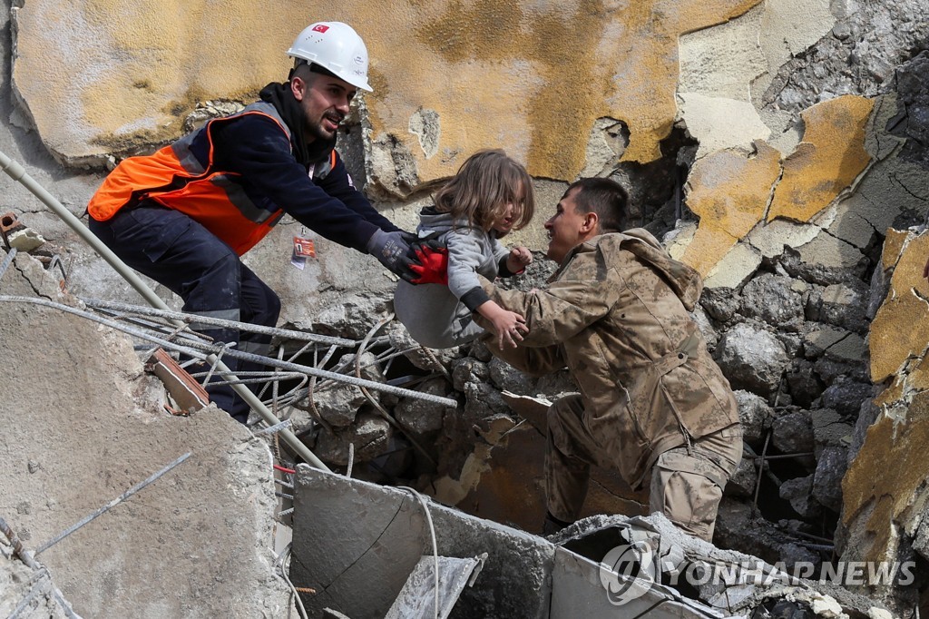 튀르키예 지진 생존자 구조 작업