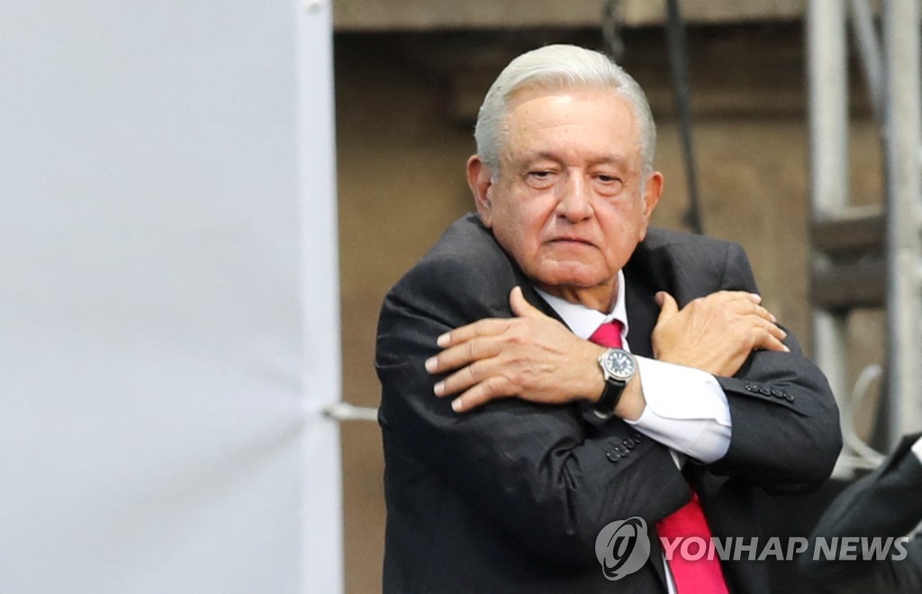 지난 18일(현지시간) 석유 국가수용 기념일 행사에 참석한 로페스 오브라도르 멕시코 대통령