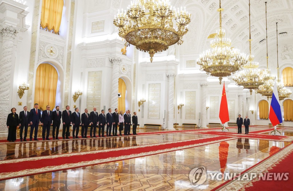 공식 환영식 참석한 푸틴-시진핑