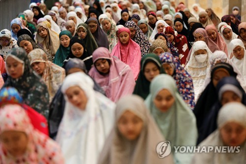 '라마단 시작'…이슬람 한 달간 해 떠있을 동안 금식