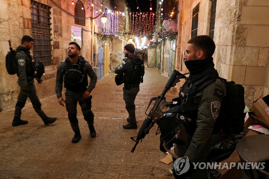 예루살렘 구시가지에 배치된 이스라엘 경찰들