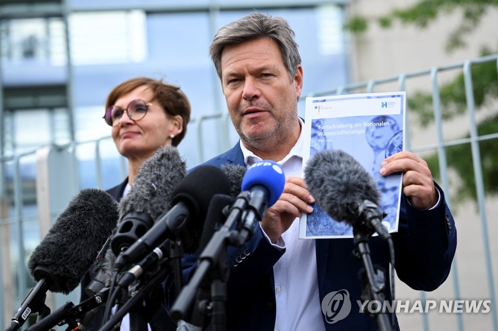 국가수소전략 소개하는 로베르트 하베크 독일 부총리