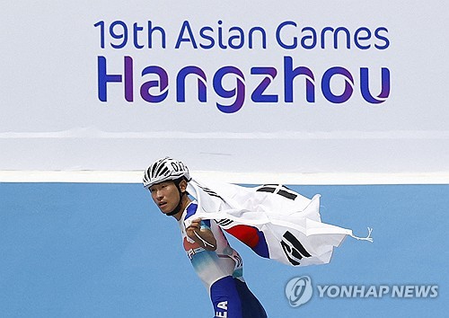 (LEAD) (Asiad) S. Korea picks up 1st gold in roller skating
