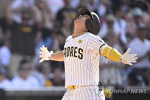 김하성, MLB 3시즌 연속 10홈런…통산 46호로 한국인 공동 3위(종합)