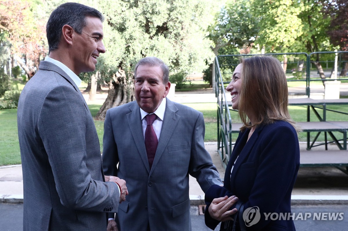 베네수엘라 곤살레스 만난 스페인 총리(왼쪽)