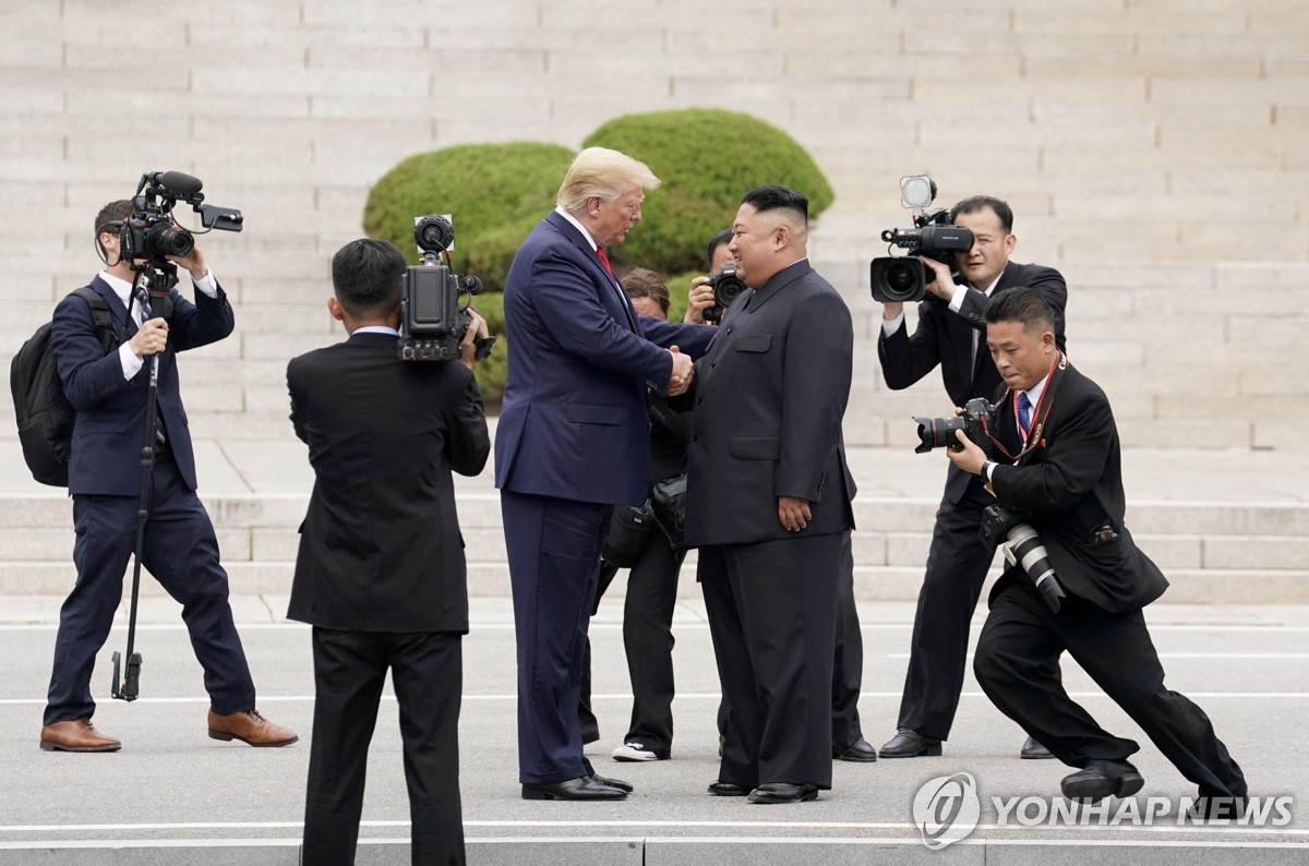 2019년 6월 판문점에서 만난 도널드 트럼프 당시 미 대통령과 김정은 북한 국무위원장
