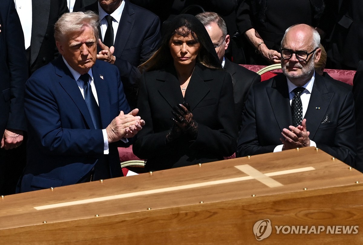 교황 장례미사 참석한 트럼프 대통령과 멜라니아 여사