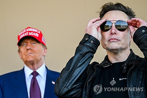 작년 11월 스타십 시험비행 발사 지켜보는 도널드 트럼프 미국 대통령과 일론 머스크