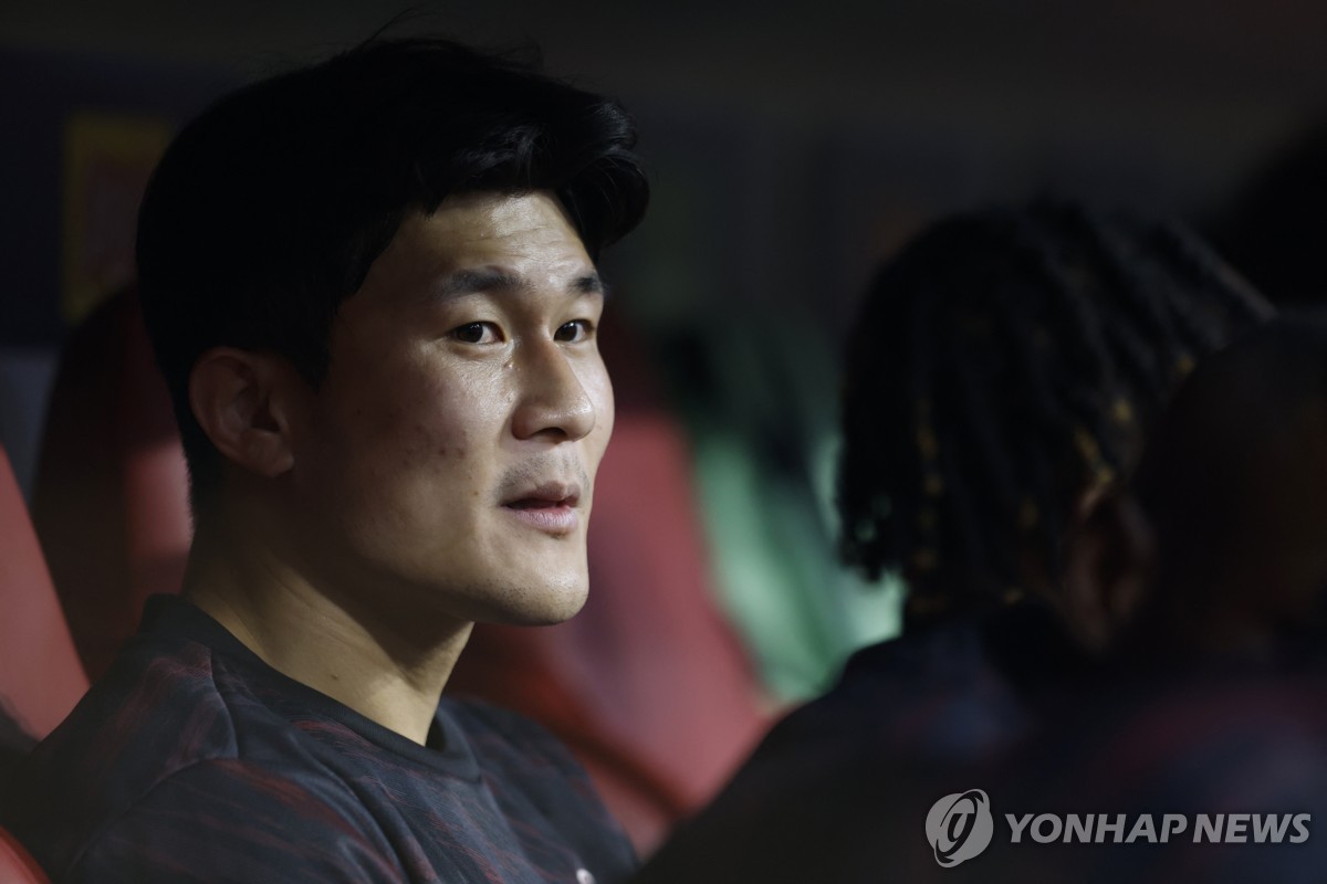 벤치의 김민재