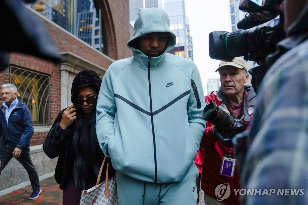 연방법원 출석하는 루이스 오티스